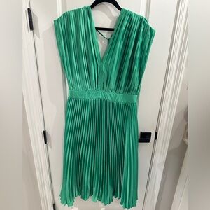 Elegant Green Pleated Dress